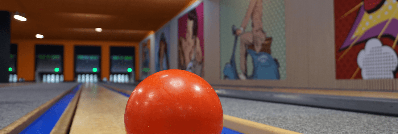 Moderne Kegelbahn im eleganten Comic Style bei Gilde Bowling Wandsbek